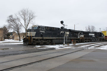 NS GE ES40DC #7542 & NS GE C40-9W #9630