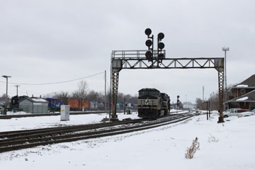 NS GE C40-9W #8933, NS GE C40-9W #9434 & NS GE C40-8W #8336