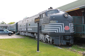 NYC EMD E8 #4085, National NYC Museum