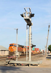 BNSF GE ES44DC #7453 & BNSF GE C44-9W #55322, Emporia, Emporia