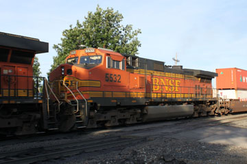 BNSF GE ES44DC #7453 & BNSF GE C44-9W #55322, Emporia, Emporia