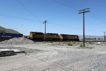 UP EMD SD70ACe #8731 and GE ES44AC #6751, Beowawe