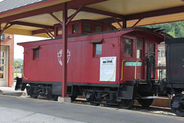 Wooden Cupola Caboose #104610, Hartford